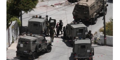 اندلاع مواجهات.. اقتحامات واسعة للاحتلال بالضفة والقدس وسط اعتقال مواطنين