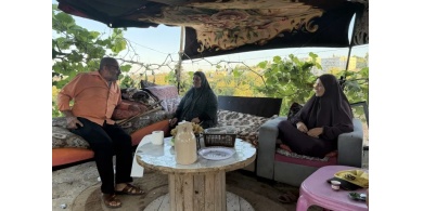 تحاصرهم 14 مستوطنة.. كيف يعيش سكان "بيت سكاريا" الفلسطينية؟

