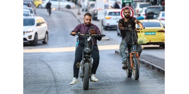 لماذا يندفع فلسطينيو الضفة لاقتناء الدراجات الكهربائية؟
