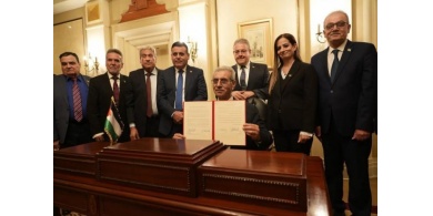 لجنة شعث تتسول 30 مليون دولار لبناء "معسكرات" مزودة بصالات للترفيه لكبار موظفيها فوق ركام غزة وجثث اطفالها