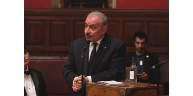 "ينام في السرير نفسه مع الأمريكيين والإسرائيليين"..الرئاسة الفلسطينية تتبرأ من تصريحات اشتية حول الرئيس "الشرع" مرفوضة ولا تمثل الموقف الرسمي الفلسطيني