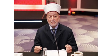 المفتي العام: شراء زيت الزيتون وثماره من المستوطنين حرام شرعاً وتمكين للمحتل من أرضنا