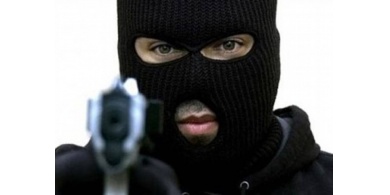 سطو مسلح على مركبة لمدير بنك وسرقة 2.5 مليون شيقل و200 ألف دولار