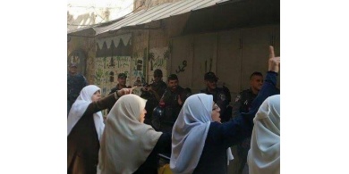 الاحتلال يعتدي على نساء مبعدات وحراس الأقصى يحبطون صلوات تلمودية فيه