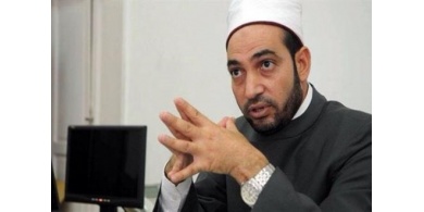 سالم عبد الجليل: لا يجوز شرعا للمرأة إضافة الرجال على صفحتها بـ"الفيس بوك"