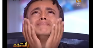 فيديو | أب بلا رحمة يفجع طفليه بوفاة امهما على الهواء مباشرة