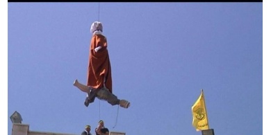 لماذا أعدمت الشبيبة في "خضوري" دمية تمثل شخصية "خامنئي"؟