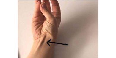 هل يبرز العرق من معصمك بهذا الشكل؟ إليكِ ما يعنيه ذلك!!