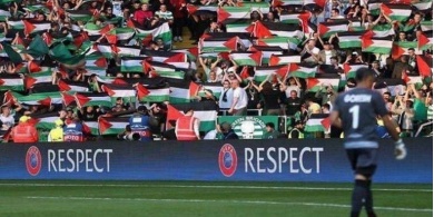 فيديو: جماهير'سلتيك' ترفع العلم الفلسطيني في وجه فريق اسرائيلي