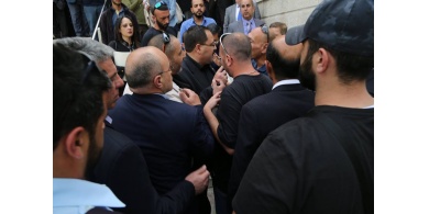 بالصور..مخابرات الاحتلال تحتجز الوزير صيدم في القدس ويفض بالقوة ندوة حول التحريض الإسرائيلي