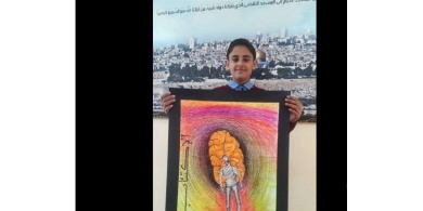 طالب من غزة يفوز بالمركز الأول على الشرق الأوسط برسمته