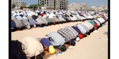 اليوم الـ 12 من الاضراب ... صلاة الجمعة بالساحات العامة