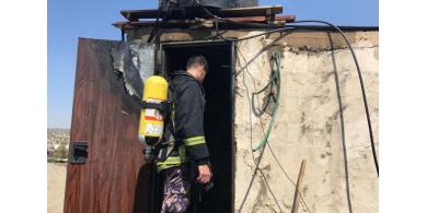 إخماد حريق داخل منزل في قرية دير ابو ضعيف شرق جنين
