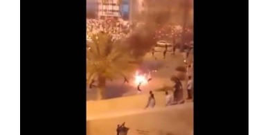 فيديو .. ليبي يحرق نفسه ويتحوّل إلى كرة لهب لهذا السبب!!
