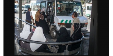 حافلات فلسطينية ستنقل المصلين من الضفة الى القدس للمرة الاولى منذ عشرين عاماً