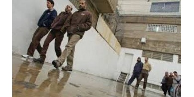 المنخفضات الجوية.. معاناة اضافية على الأسرى في ظل تقاعس الاحتلال في توفير وسائل التدفئة