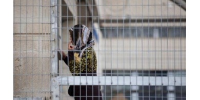 41 أسيرة في سجون الاحتلال بينهن قاصر