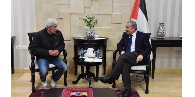 اشتية: لن يذهب دم الشهيد صلاح زكارنة هدراً  ولا يوجد أحد فوق القانون
