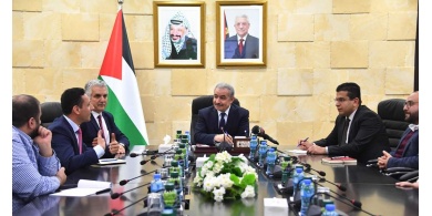 اشتية: الحكومة رصدت 100 مليون دولار لدعم الشباب بمشاريع تبدأ هذا العام