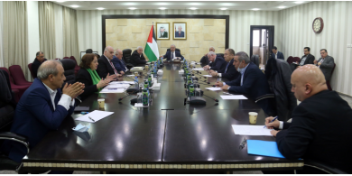 اشتية: مهلة 3 أيام للعمال الفلسطينيين في الداخل لترتيب مبيتهم بأماكن عملهم