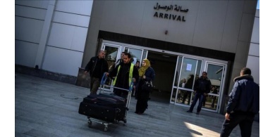 معبر "الكرامة" يعمل بشكل اعتيادي فقط أمام حركة القادمين إلى الضفة الغربية