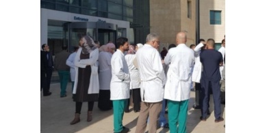 نقابة الأطباء تعلن إيقاف إجراءاتها الاحتجاجية بعد التوصل لاتفاق مع الحكومة