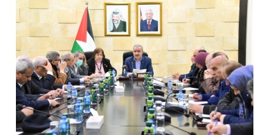 اشتية يعلن رزمة جديدة من الإجراءات الاحترازية لاحتواء فيروس "كورونا"