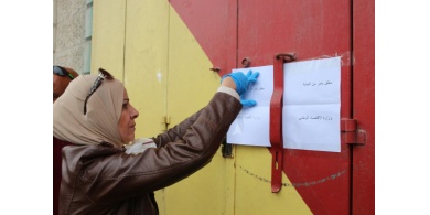 "الاقتصاد" تغلق محلاً تجارياً يبيع مواداً منتهية الصلاحية في رام الله