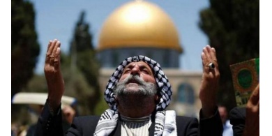 للوقاية من كورونا.. قرار بحصر الصلاة في البيوت وعدم التوجه للمساجد والكنائس