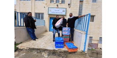 بسبب فيروس كورونا...عريس فلسطيني يؤجل حفل زفافه ويتبرع بلوازم مأدبة الغداء للمحجورين