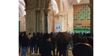 المئات يلبون نداء (فجر الإسراء) في المسجد الأقصى