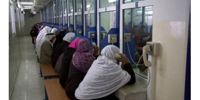 إسرائيل توقف زيارات الأسرى الفلسطينيين