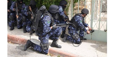 الشرطة تغلق صالة بلياردو وتلقي القبض على صاحبها في جنين