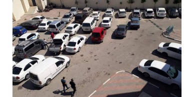 الشرطة تضبط 50 مركبة وتقبض على 3 من أصحاب المقاهي لخرقهم إجراءات الطوارئ في الخليل