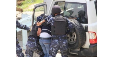 طولكرم: الشرطة تكشف ملابسات سرقة محل تجاري وتقبض على شخصين
