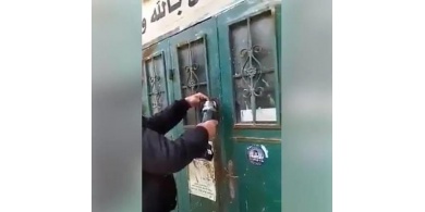 الشرطة تقبض على مشتبه به بخلع باب مسجد بنابلس