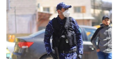 القبض على شخصين حاولا تهريب عامل إلى الداخل المحتل