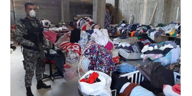 صور...إغلاق مستودع لسلع مستعملة إسرائيلية في مدينة بيت لحم