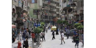 تجار من رام الله يتحدون قرار الحكومة بفتح محالهم التجارية