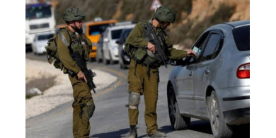 ضابط بجيش الاحتلال يسرق سيارة فلسطينية