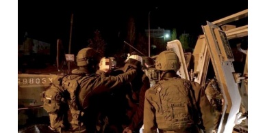 قوات الاحتلال تعتقل 13 فلسطينيا من بلدة سلوان