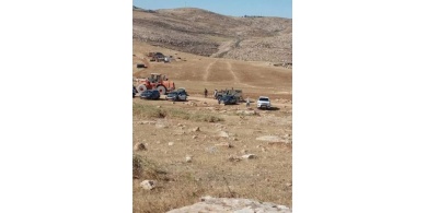 مستوطنون يجرفون أرضٍ في رمون والأهالي يهبّون للتصدي لهم