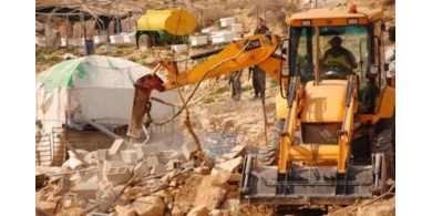الاحتلال يهدم حظائر ماشية ويستولي على خطوط مياه في الأغوار الشمالية