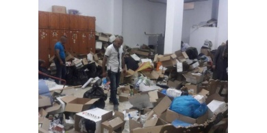 إغلاق مستودع مواد غذائية منتهية الصلاحية في الخليل