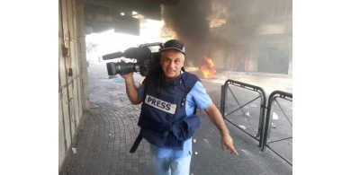 نقابة الصحفيين الفلسطينيين وملحم يستنكران فصل الزميل المصور الصحفي اياد حمد