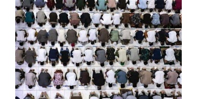 السعودية: عودة صلاة الجمعة والجماعة مرهون بتوافر الضمانات لحماية الناس