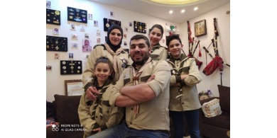 في زمن الكورونا.. عائلة غزية تحول غرفة في منزلها لمعرض كشفي