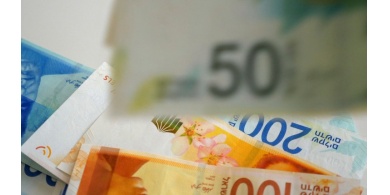لمن يجهل السبب.. لماذا لم يتلق الموظفون العموميون رواتب مايو؟