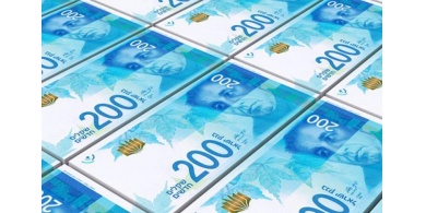 اسرائيل تقتطع 2.5 مليون شيقل من المقاصة لـ"عملائها"