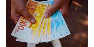 اشتيه والمالية :الحكومة لن تستطيع دفع رواتب الموظفين ﻿